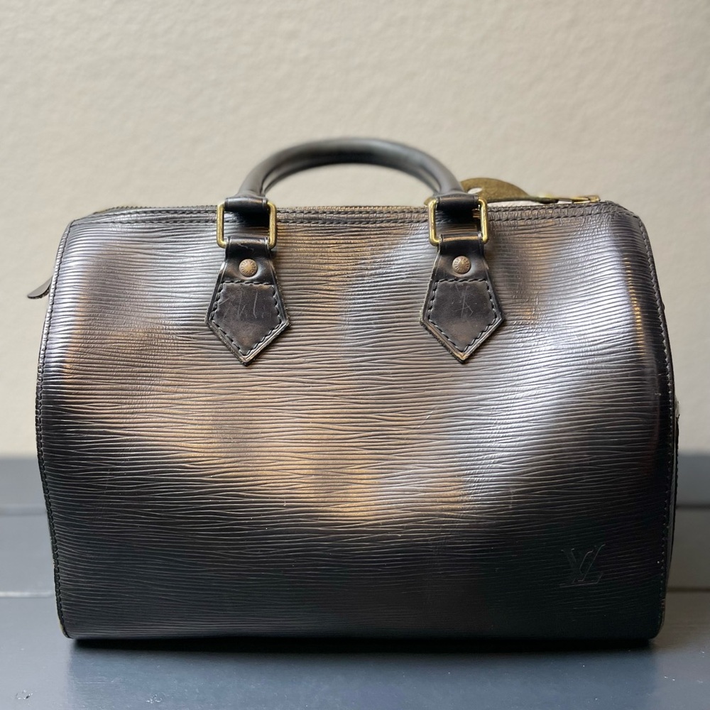 SOLD🎉🎉Louis Vuitton speedy 25 Epi Leather